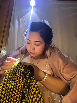 Snapshot of miemie-xx chatting on November 2025 01:32:02 PM miemie-xx online show from November 2025 01:32:02 PM