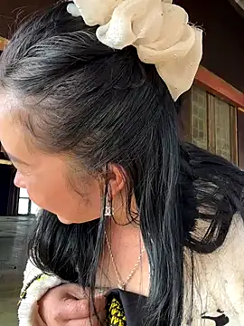 Snapshot of miemie-xx chatting on December 2025 07:36:01 AM miemie-xx online show from December 2025 07:36:01 AM