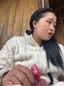 Snapshot of miemie-xx chatting on December 2025 01:36:01 AM miemie-xx online show from December 2025 01:36:01 AM