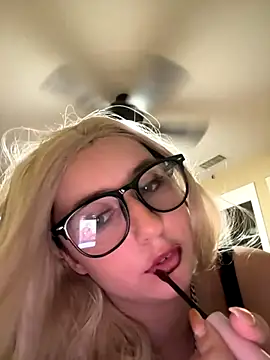 Snapshot of tiffanyxoxo515 chatting on October 2025 08:46:02 AM tiffanyxoxo515 online show from October 2025 08:46:02 AM