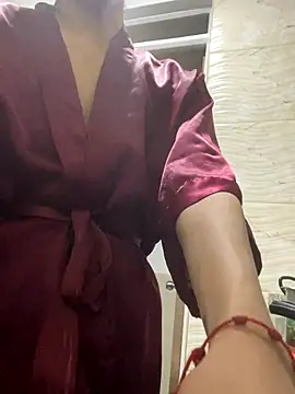 Snapshot of SiaraRealist chatting on November 2025 12:02:01 AM SiaraRealist online show from November 2025 12:02:01 AM