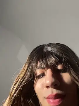 Snapshot of SiaraRealist chatting on November 2025 01:14:02 AM SiaraRealist online show from November 2025 01:14:02 AM