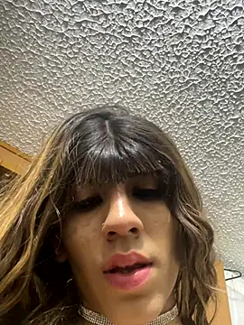 Snapshot of SiaraRealist chatting on December 2025 06:40:02 AM SiaraRealist online show from December 2025 06:40:02 AM