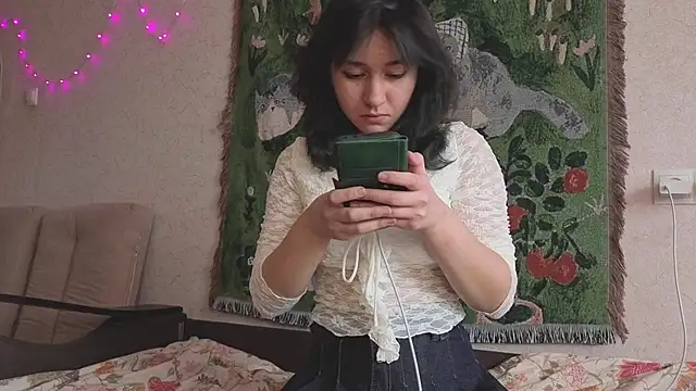 MiaLovelyOne online show from April 2026 06:20:01 AM