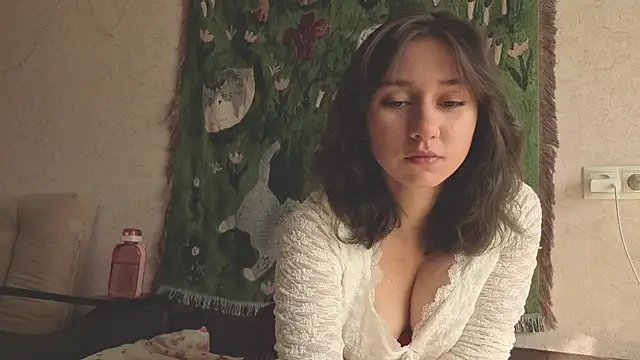 MiaLovelyOne online show from May 2026 04:50:01 AM