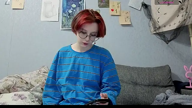 RubiReynnn online show from October 2025 07:01:02 PM