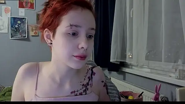 RubiReynnn online show from October 2025 05:57:01 PM