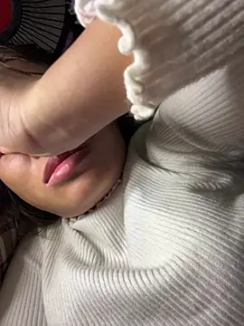 Snapshot of hello-cute chatting on December 2025 11:42:01 PM hello-cute online show from December 2025 11:42:01 PM