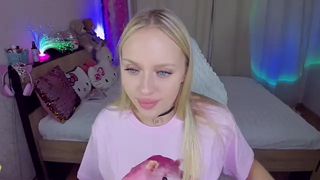 Snapshot of CeaneLino chatting on October 2025 06:29:01 PM CeaneLino online show from October 2025 06:29:01 PM