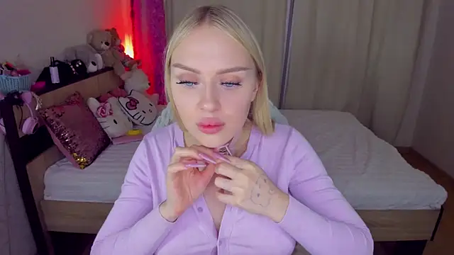 Snapshot of CeaneLino chatting on October 2025 08:20:02 PM CeaneLino online show from October 2025 08:20:02 PM