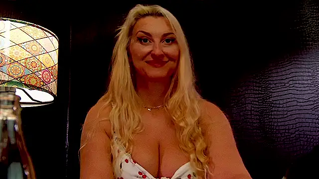 Snapshot of LeticiaReys chatting on December 2025 07:42:01 PM LeticiaReys online show from December 2025 07:42:01 PM