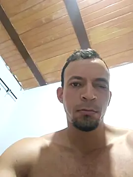 Snapshot of Racso100 chatting on November 2025 09:45:01 AM Racso100 online show from November 2025 09:45:01 AM