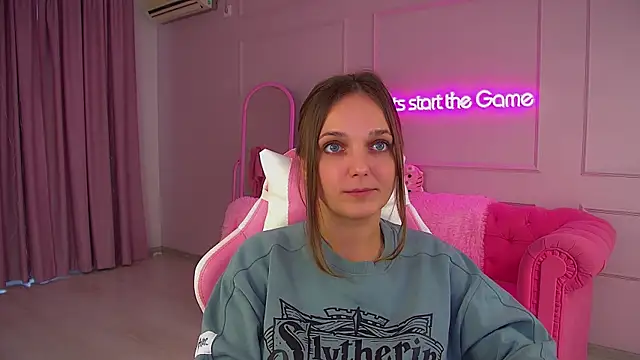 MadisonClares online show from October 2025 12:48:02 PM