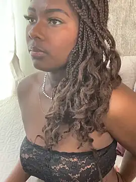 Snapshot of KarinaFlowers_ chatting on October 2025 12:04:02 PM KarinaFlowers online show from October 2025 12:04:02 PM