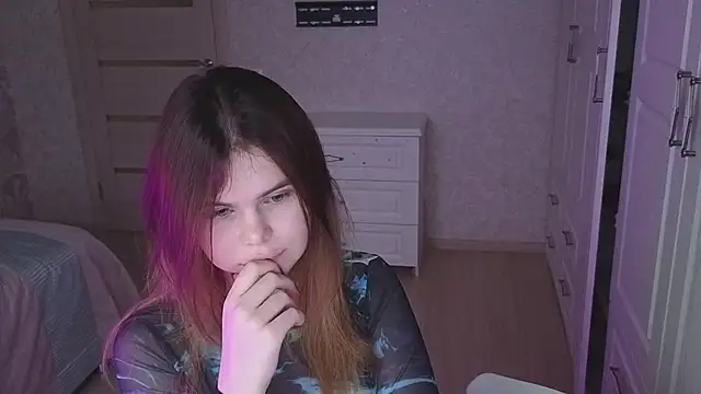 EricaThompson online show from October 2025 12:39:02 PM