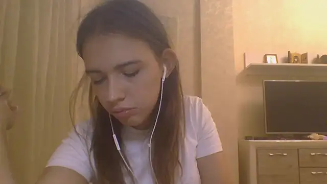 Snapshot of CeyaLier chatting on October 2025 06:08:01 PM CeyaLier online show from October 2025 06:08:01 PM