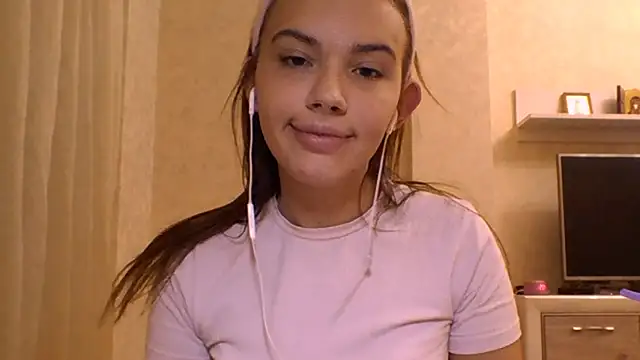 Snapshot of CeyaLier chatting on October 2025 05:47:01 PM CeyaLier online show from October 2025 05:47:01 PM