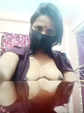 Snapshot of Megla879 chatting on November 2025 04:33:02 AM Megla879 online show from November 2025 04:33:02 AM