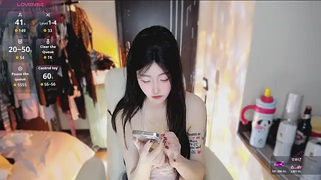 Snapshot of Ennaily chatting on November 2025 01:47:02 PM Ennaily online show from November 2025 01:47:02 PM