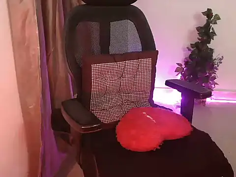 Snapshot of Royal_zara chatting on October 2025 07:58:01 PM Royal zara online show from October 2025 07:58:01 PM