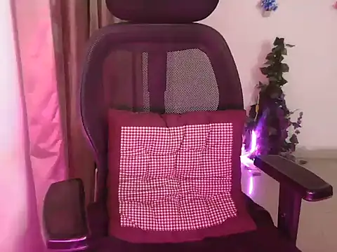 Snapshot of Royal_zara chatting on November 2025 05:45:02 PM Royal zara online show from November 2025 05:45:02 PM