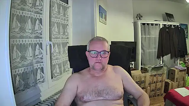 Snapshot of macdut67 chatting on March 2026 01:31:02 AM macdut67 online show from March 2026 01:31:02 AM