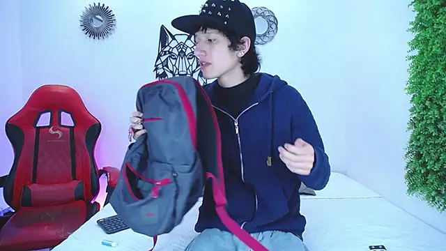 Snapshot of Emo_Boy_ chatting on November 2025 12:49:01 PM Emo Boy online show from November 2025 12:49:01 PM