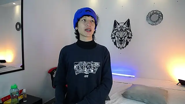 Snapshot of Emo_Boy_ chatting on December 2025 12:33:02 PM Emo Boy online show from December 2025 12:33:02 PM