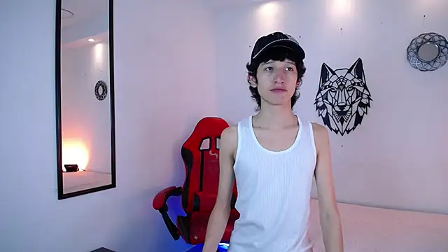 Snapshot of Emo_Boy_ chatting on December 2025 12:44:02 PM Emo Boy online show from December 2025 12:44:02 PM