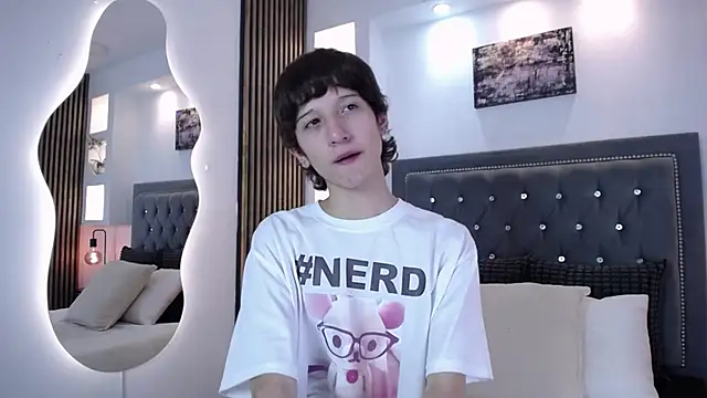 Snapshot of Emo_Boy_ chatting on March 2026 08:05:01 PM Emo Boy online show from March 2026 08:05:01 PM