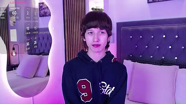Emo Boy  online show from April 2026 08:33:02 PM
