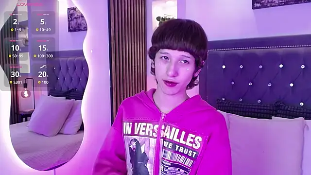 Emo Boy  online show from April 2026 08:39:01 PM