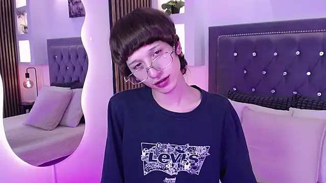 Emo Boy  online show from April 2026 08:57:02 PM