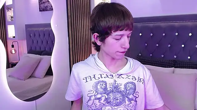 Emo Boy  online show from May 2026 08:36:02 PM