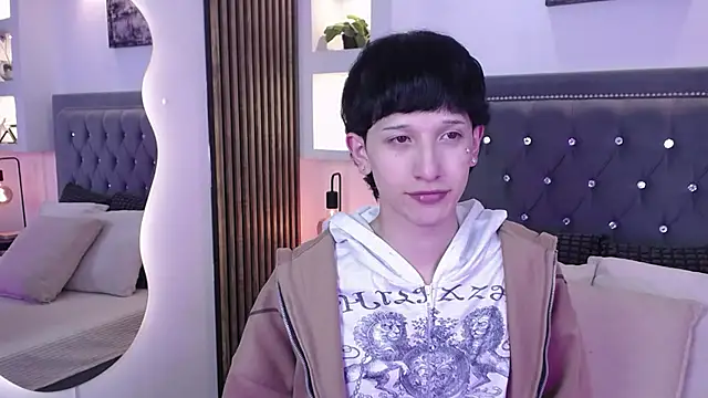 Emo Boy  online show from May 2026 08:47:02 PM