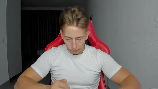 Snapshot of find0m_master chatting on October 2025 08:30:01 PM find0m master online show from October 2025 08:30:01 PM