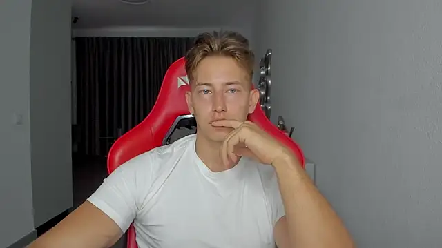 Snapshot of find0m_master chatting on October 2025 09:28:01 AM find0m master online show from October 2025 09:28:01 AM