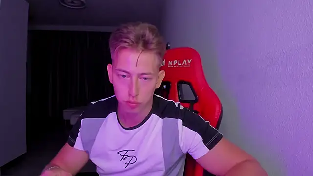 Snapshot of find0m_master chatting on November 2025 08:42:02 PM find0m master online show from November 2025 08:42:02 PM