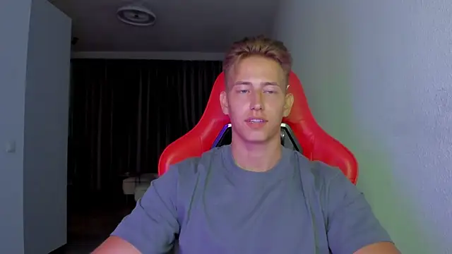 Snapshot of find0m_master chatting on November 2025 12:44:01 AM find0m master online show from November 2025 12:44:01 AM