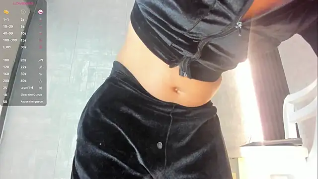 Alisson Steelersexy online show from June 2026 08:33:01 PM