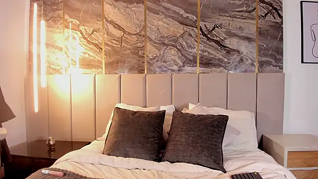 Isabella LaRue online show from October 2025 07:22:01 PM