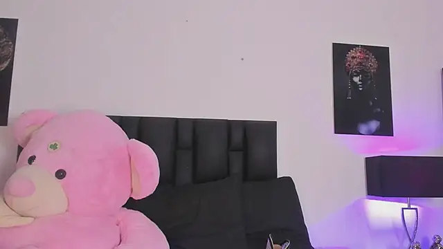 Snapshot of SaradaParker chatting on April 2026 05:43:02 PM SaradaParker online show from April 2026 05:43:02 PM