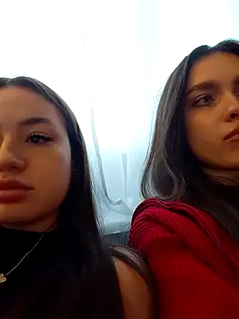 Snapshot of MayaGlow chatting on November 2025 05:28:02 AM MayaGlow online show from November 2025 05:28:02 AM