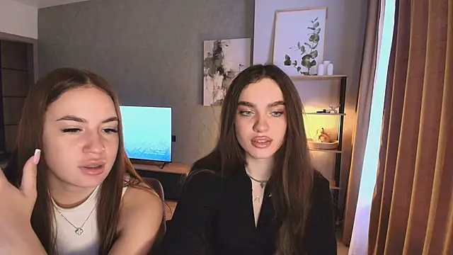 Snapshot of MayaGlow chatting on November 2025 05:22:02 AM MayaGlow online show from November 2025 05:22:02 AM