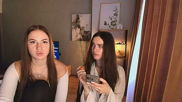 Snapshot of MayaGlow chatting on December 2025 05:34:01 AM MayaGlow online show from December 2025 05:34:01 AM