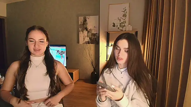 Snapshot of MayaGlow chatting on December 2025 05:28:01 AM MayaGlow online show from December 2025 05:28:01 AM