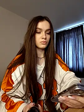 MayaGlow online show from February 2026 06:43:02 AM