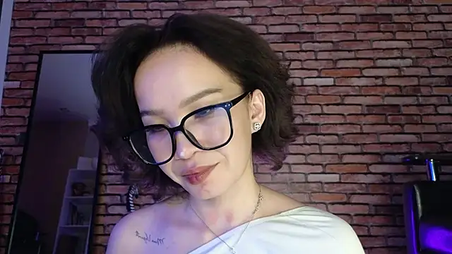 Snapshot of saya_li1 chatting on October 2025 09:04:01 PM saya li1 online show from October 2025 09:04:01 PM