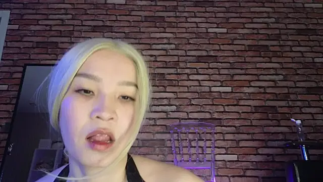 Snapshot of saya_li1 chatting on November 2025 10:12:01 PM saya li1 online show from November 2025 10:12:01 PM