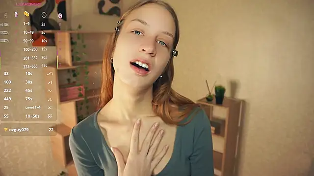 Snapshot of IveyColley chatting on October 2025 07:34:01 AM IveyColley online show from October 2025 07:34:01 AM